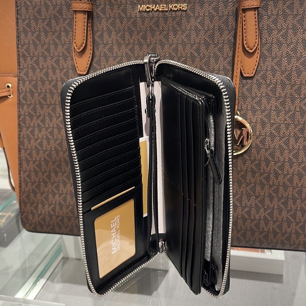 MICHAEL KORS LARGE TRAVEL CONTINENTAL WRISTLET WALLET PHONE HOLDER BLACK /Silver - Picture 6 of 16